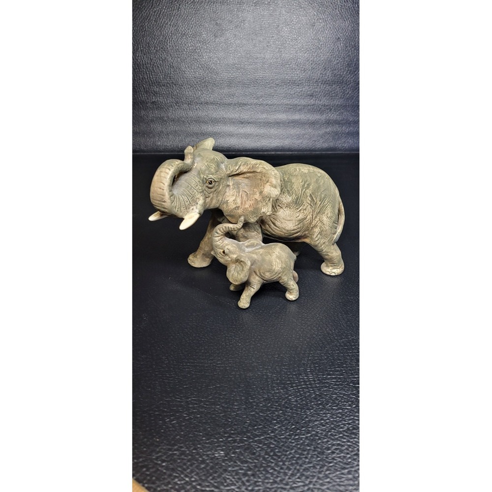 VINTAGE UCTCI 1970S PORCELAIN HAND PAINTED Elephant FIGURINE MADE IN JAPAN